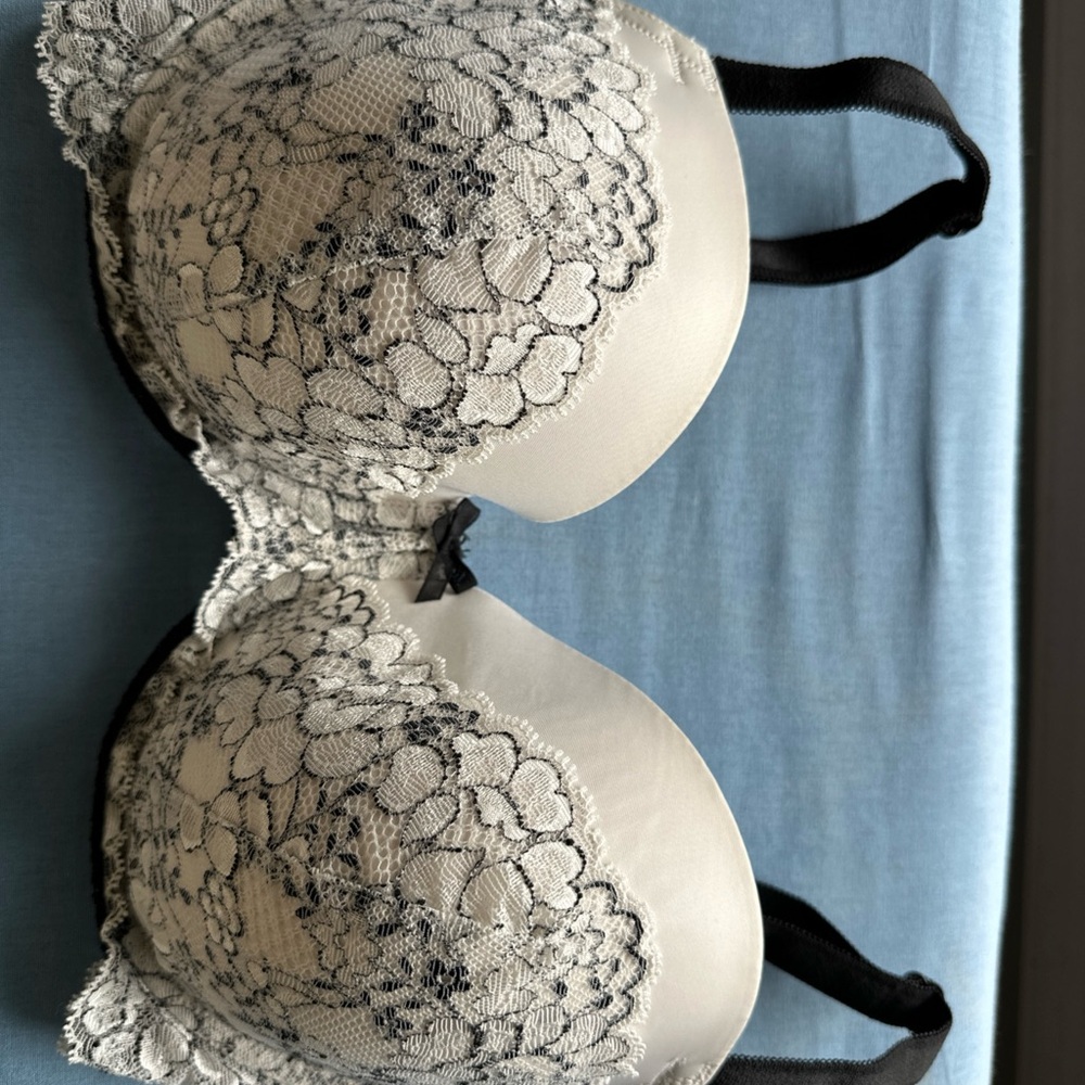 Victorias Secret Elegant Lace Trimmed Bra in Black and Cream